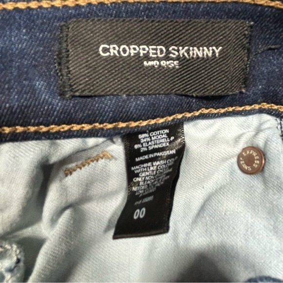 Express Jeans Womens 00 Cropped Skinny Mid Rise Dark Wash Streetwear Distressed - Picture 3 of 5